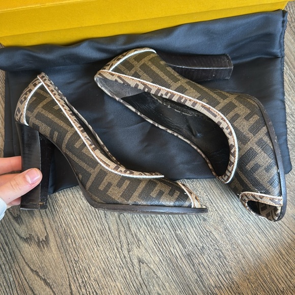 💕Fendi Zucca Block Heel (with Box and Dustbag) - Picture 2 of 6
